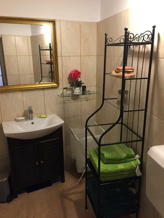 Casa Sara Apartment ซินายา ภายนอก รูปภาพ